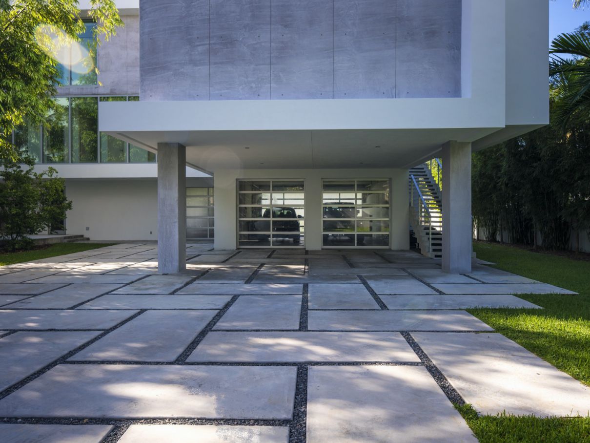 Matheson-Modern-Home-in-Miami-by-Kobi-Karp-Architecture-and-Interior-Design-1-4