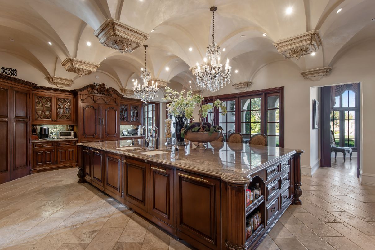 Spectacular-Classic-French-Chateau-in-Calabasas-CA-for-Sale-21