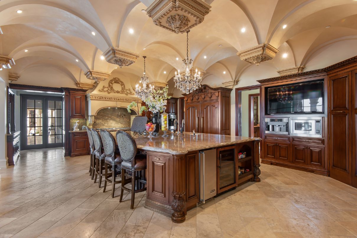 Spectacular-Classic-French-Chateau-in-Calabasas-CA-for-Sale-22