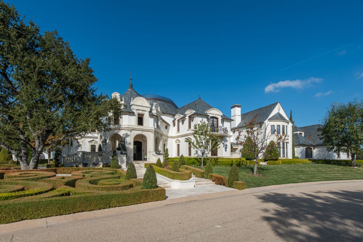 Spectacular-Classic-French-Chateau-in-Calabasas-CA-for-Sale-3