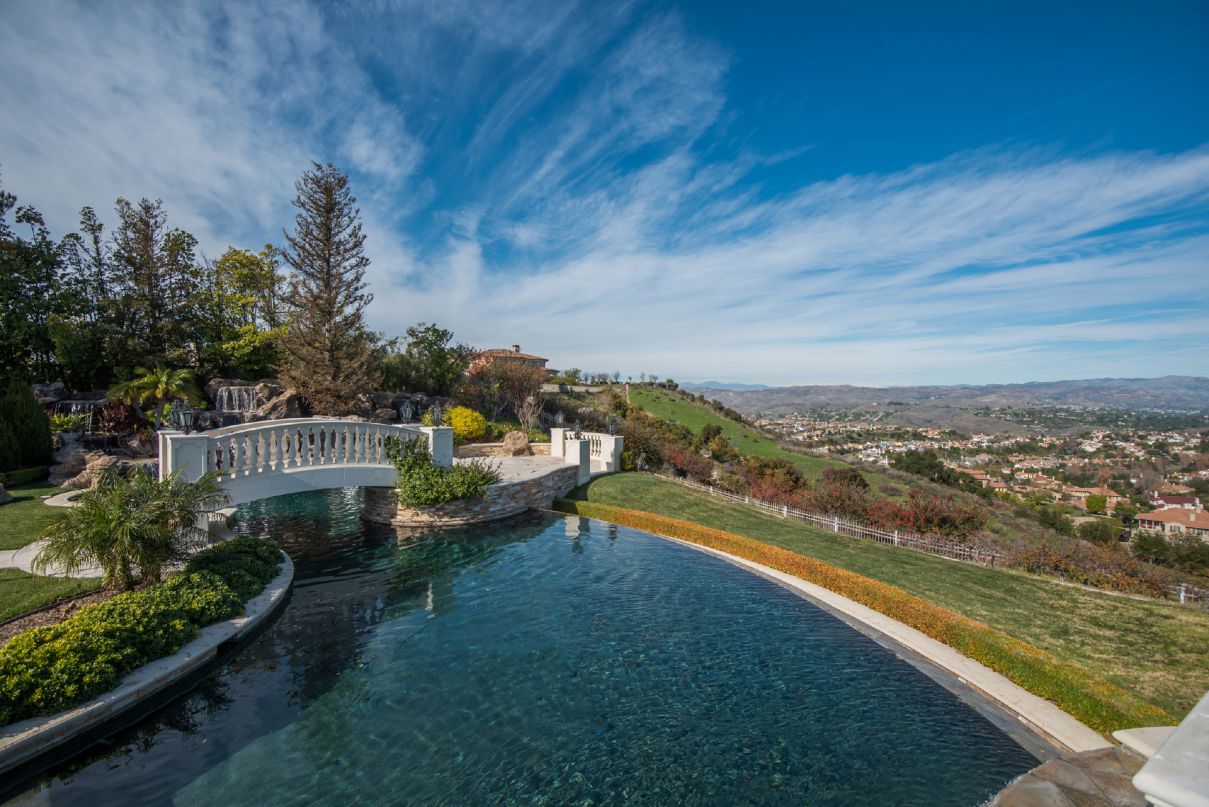 Spectacular-Classic-French-Chateau-in-Calabasas-CA-for-Sale-33