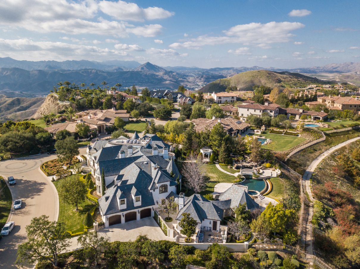 Spectacular-Classic-French-Chateau-in-Calabasas-CA-for-Sale-40