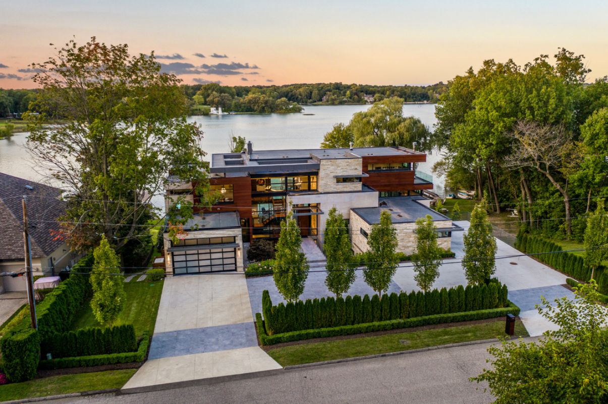 Strawberry-Residence-in-West-Bloomfield-Michigan-by-AZD-Associates-2