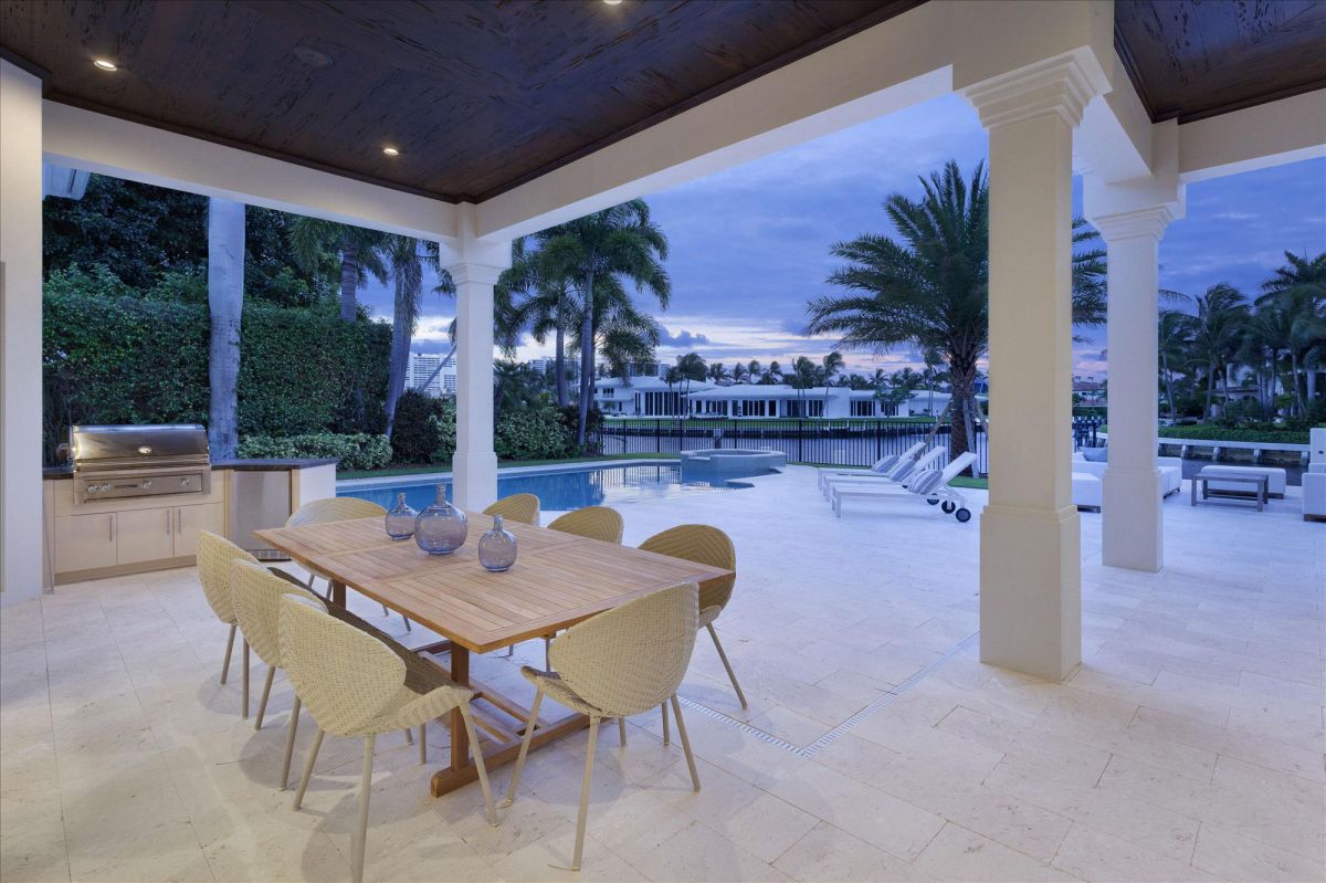 Transitional-Coastal-Home-in-Boca-Raton-by-The-Benedict-Bullock-Group-5