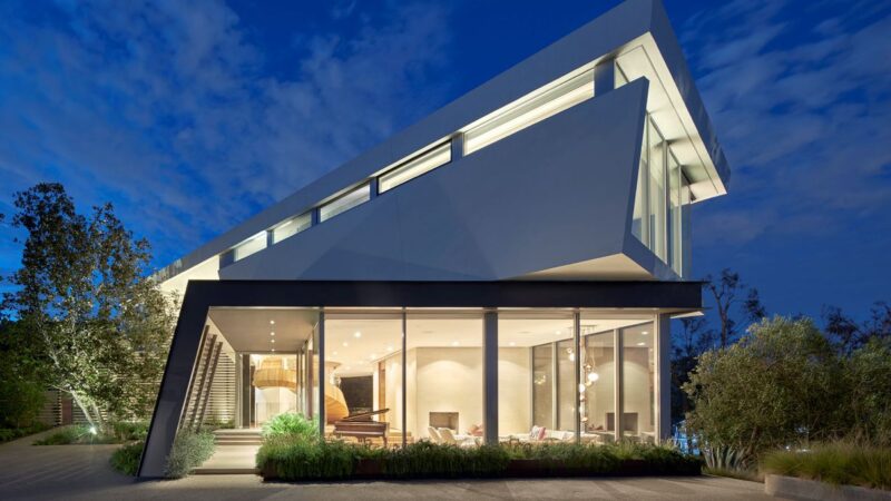 Tree Top Residence in Los Angeles by Belzberg Architects