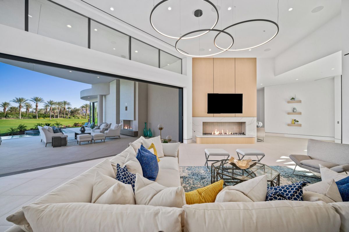 Via-Siena-Modern-Home-in-Indian-Wells-California-43300-Via-Siena-12