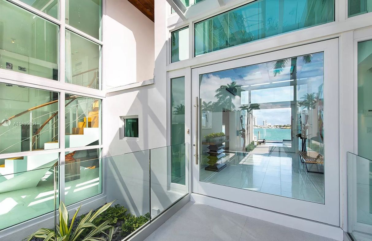 Waterfront-Home-on-Venetian-Islands-Miami-Beach-for-Sale-11