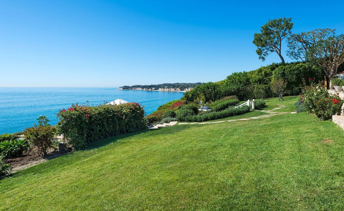 125-Million-Pacific-Coast-Estate-in-Malibu-on-the-Market-25