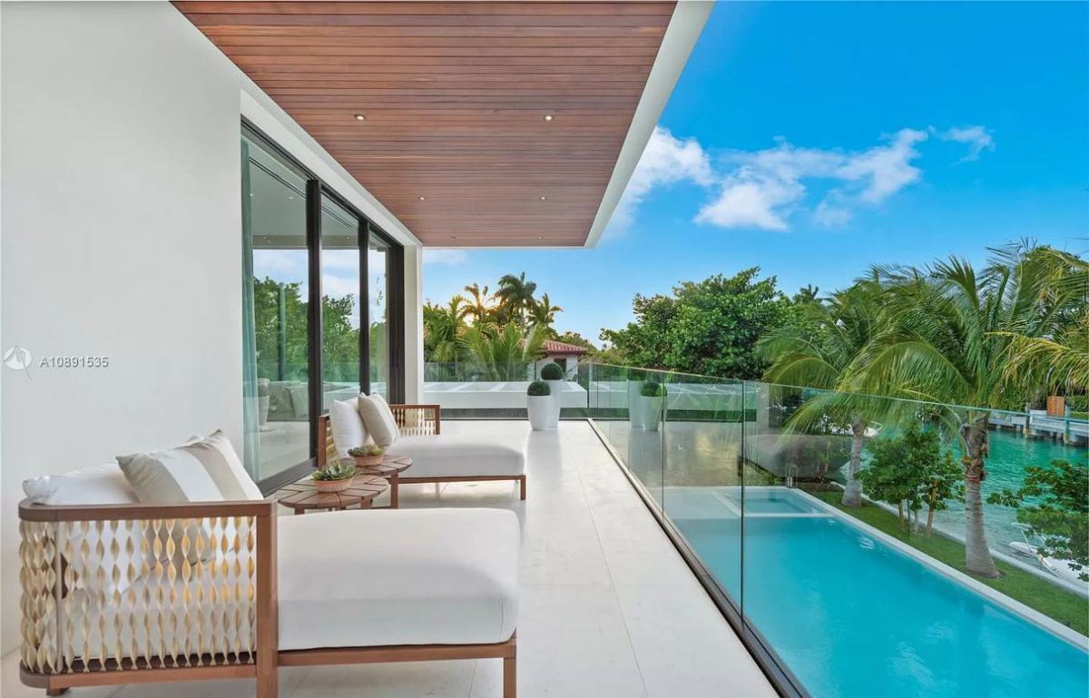 15-Million-Brand-New-Modern-Elegant-Waterfront-Home-in-Miami-Beach-10