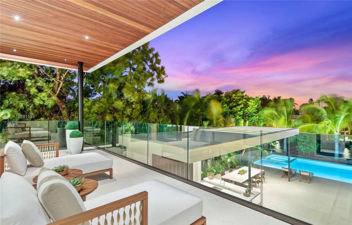 15-Million-Brand-New-Modern-Elegant-Waterfront-Home-in-Miami-Beach-30