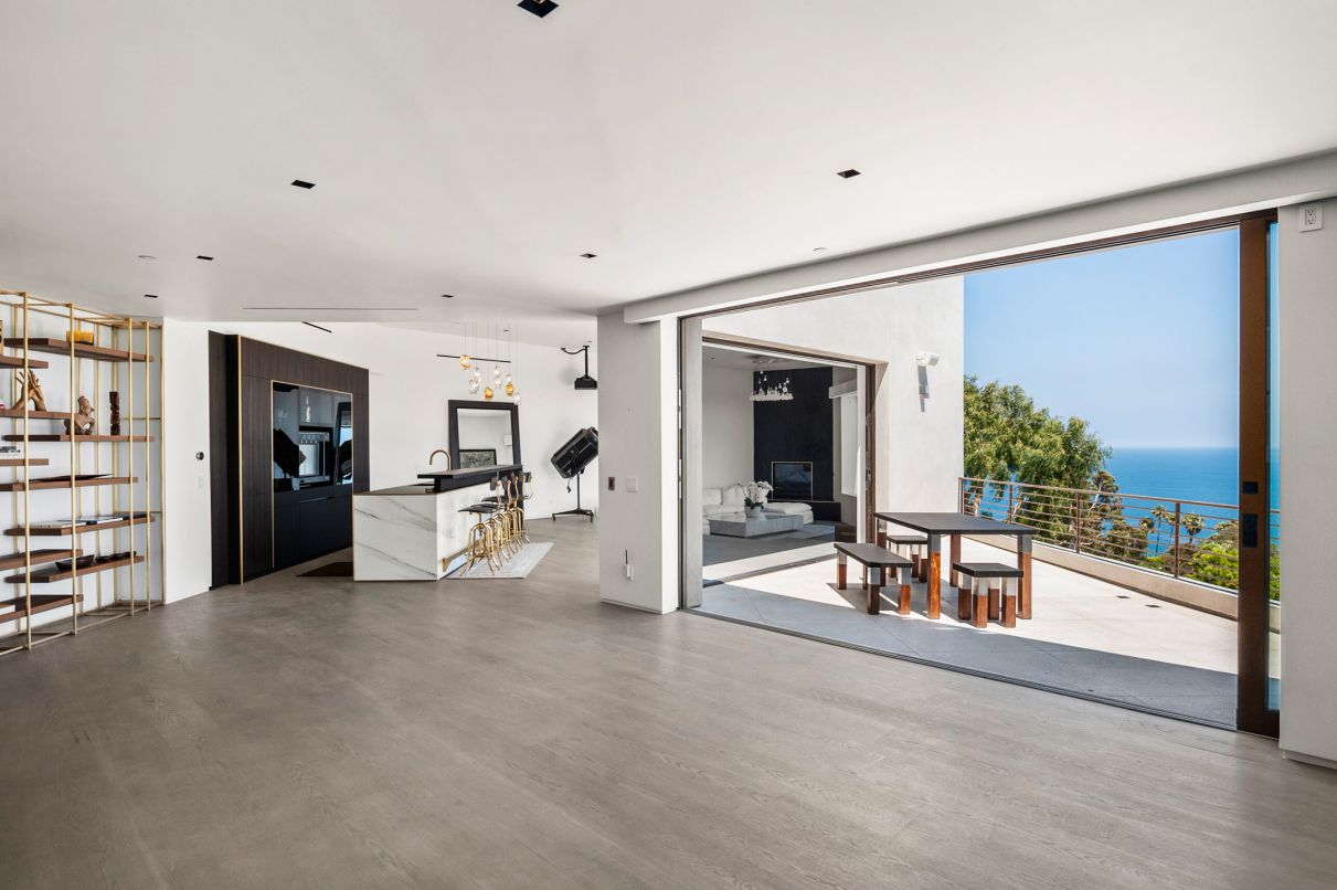 27.5-Million-Magnificent-Ocean-View-Home-in-Malibu-California-26901-Sea-Vista-Drive-Malibu-CA-12