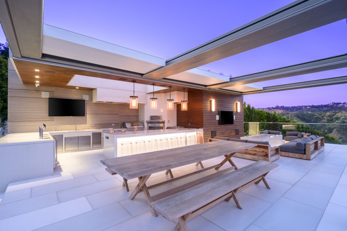 44.5-Million-Brand-New-Beverly-Hills-Modern-Compound-hit-the-Market-1