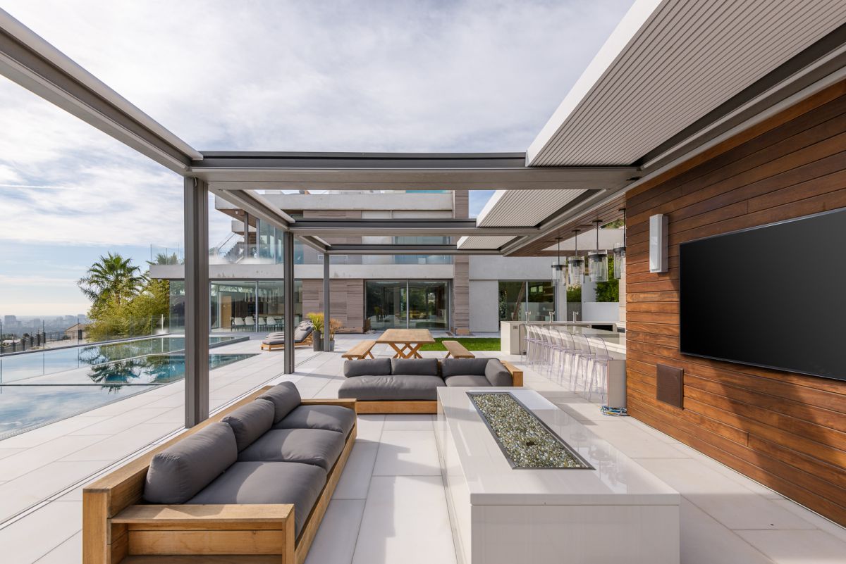 44.5-Million-Brand-New-Beverly-Hills-Modern-Compound-hit-the-Market-8