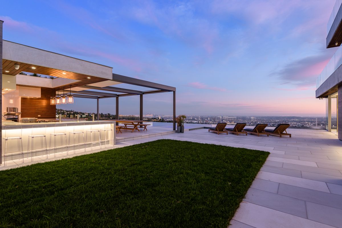 44.5-Million-Brand-New-Beverly-Hills-Modern-Compound-hit-the-Market-9