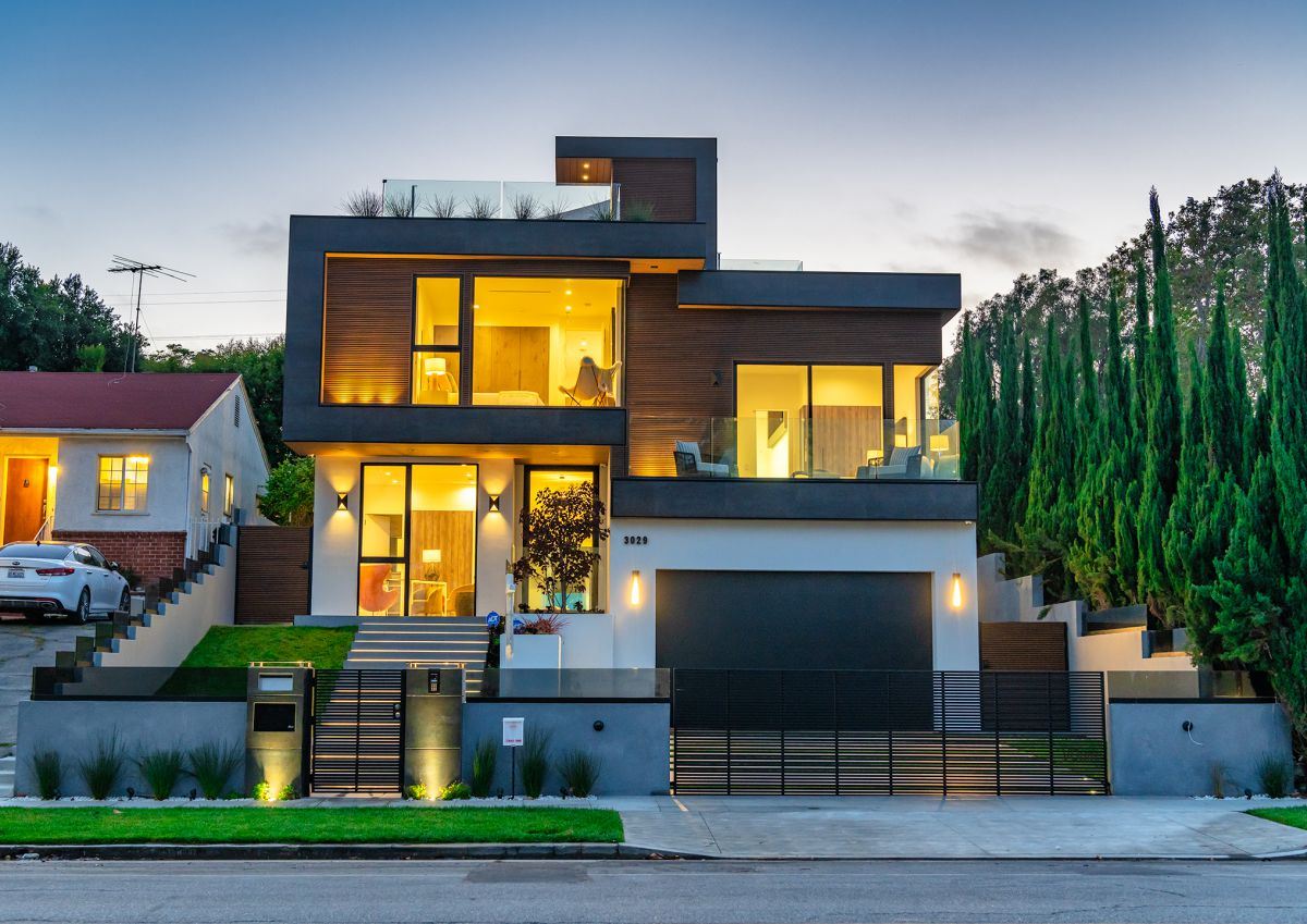 A-Jaw-Dropping-Modern-Residence-in-Los-Angeles-hits-Market-for-6.4-Million-1