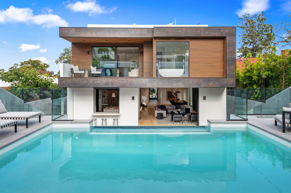 A-Jaw-Dropping-Modern-Residence-in-Los-Angeles-hits-Market-for-6.4-Million-17