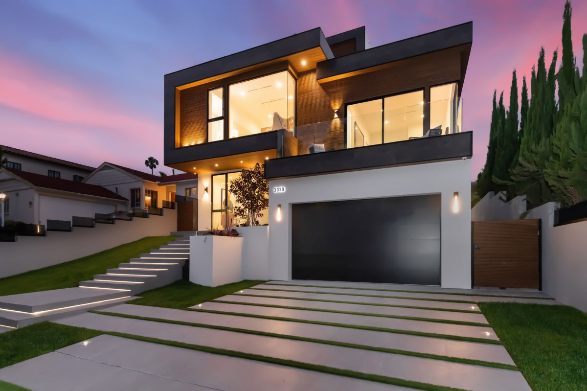 A-Jaw-Dropping-Modern-Residence-in-Los-Angeles-hits-Market-for-6.4-Million-6