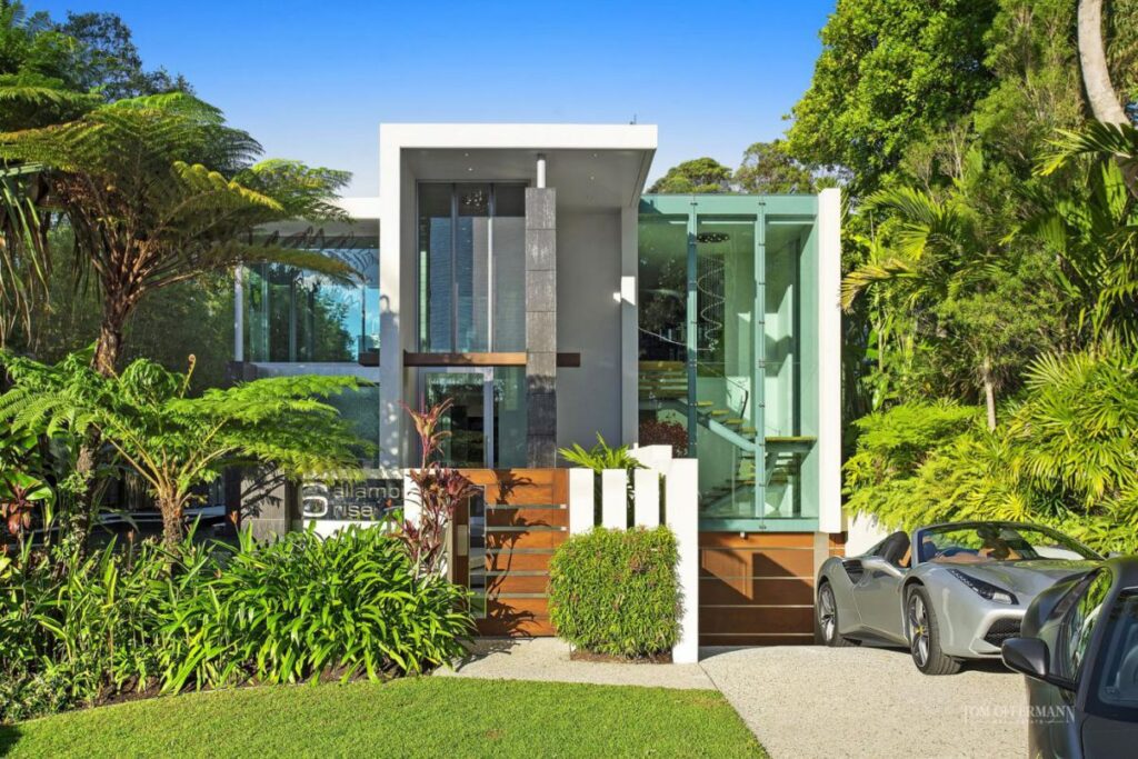 Allambi Rise Residence in Noosa Heads, Australia by John Sayers Productions