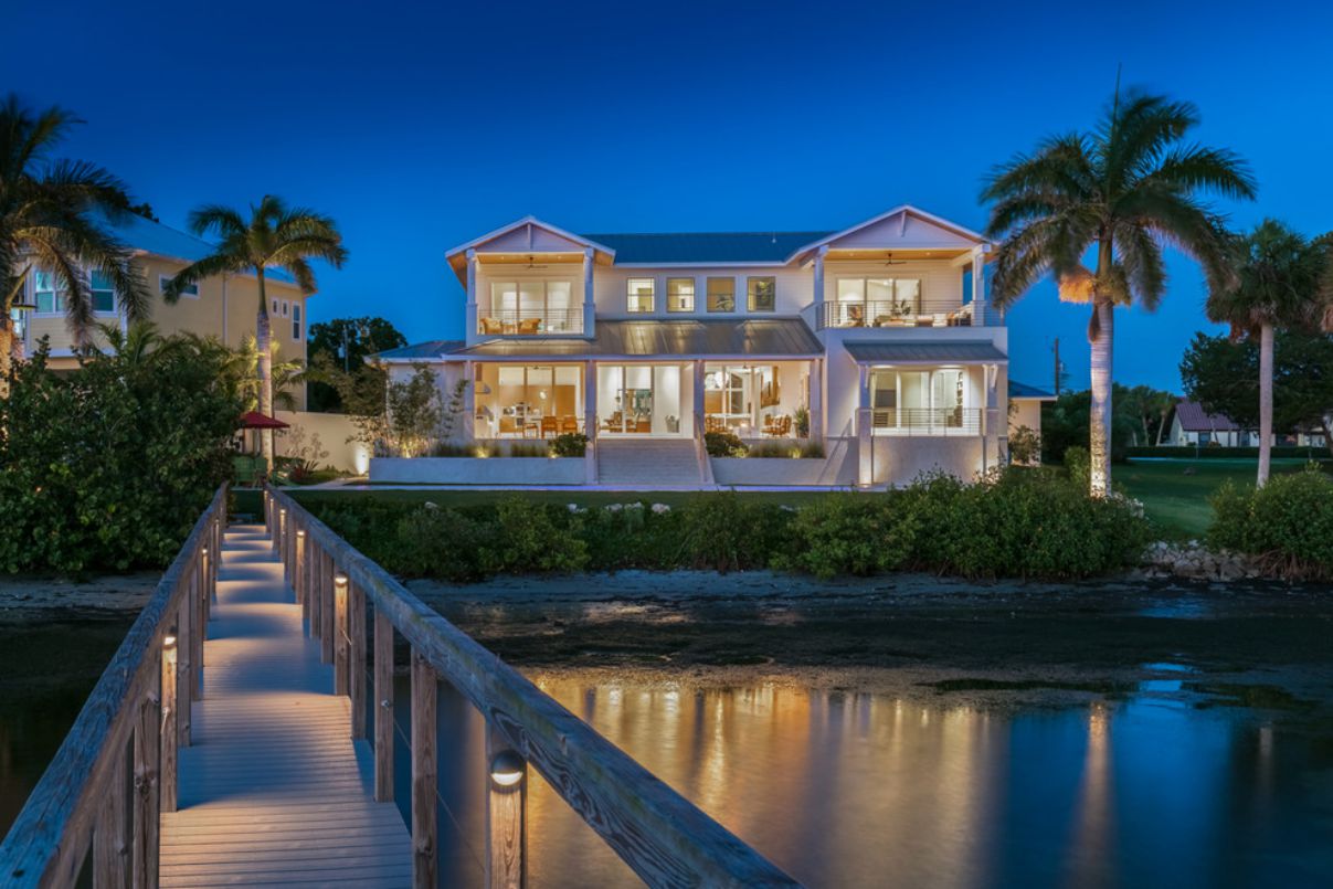 Bay-Shore-Transitional-Residence-in-Nokomis-Florida-by-DSDG-Architects-19