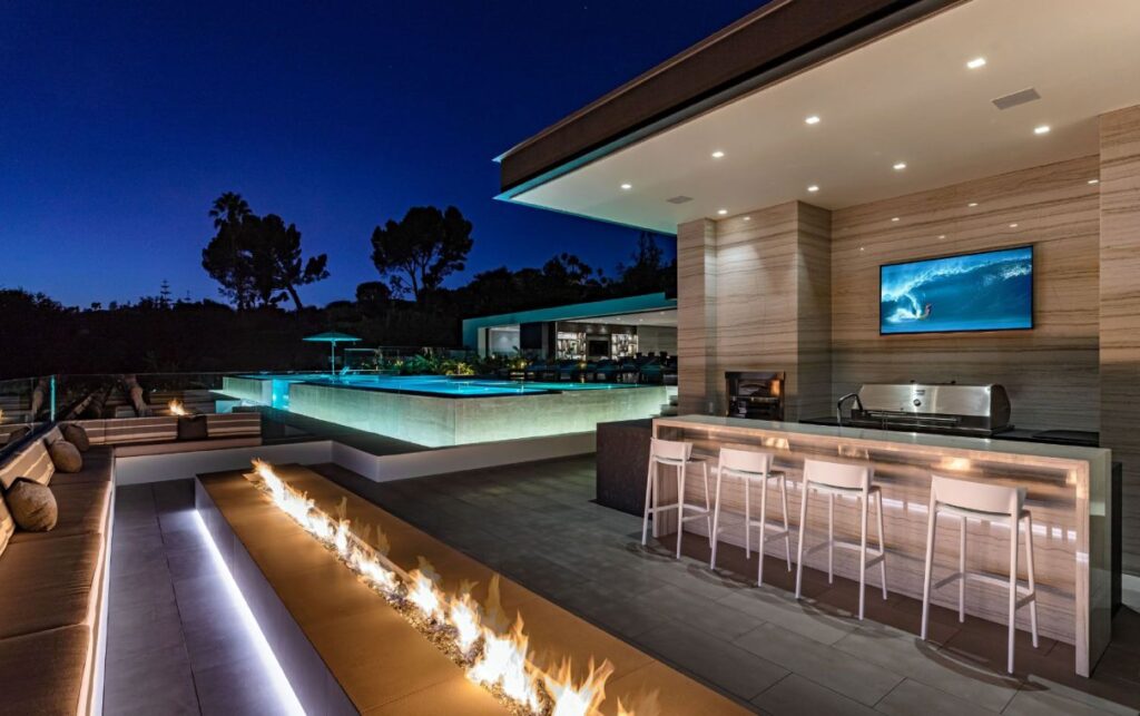 Beverly Hills New Mansion by Paul McClean hit Market