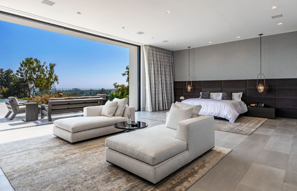 Beverly-Hills-New-Mansion-by-Paul-McClean-hit-Market-24