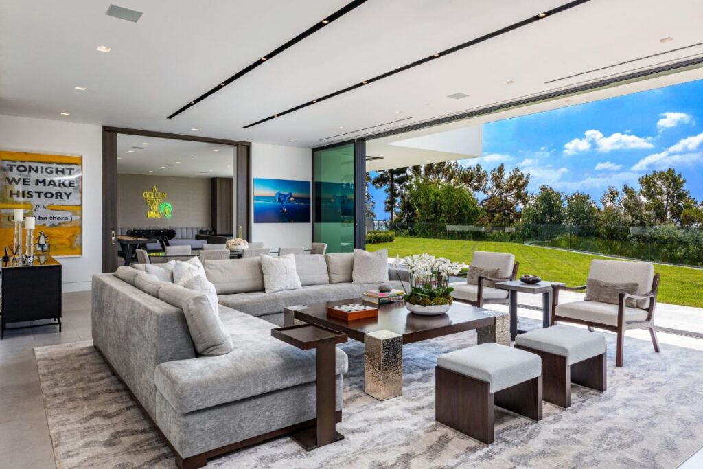 Beverly Hills New Mansion by Paul McClean hit Market