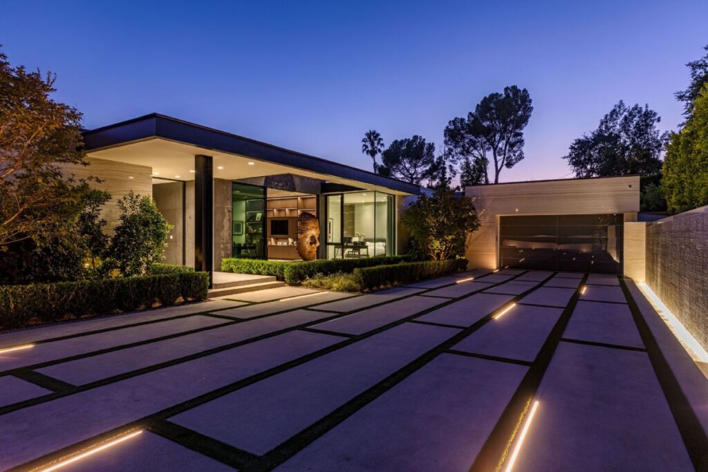 Beverly Hills New Mansion by Paul McClean hit Market