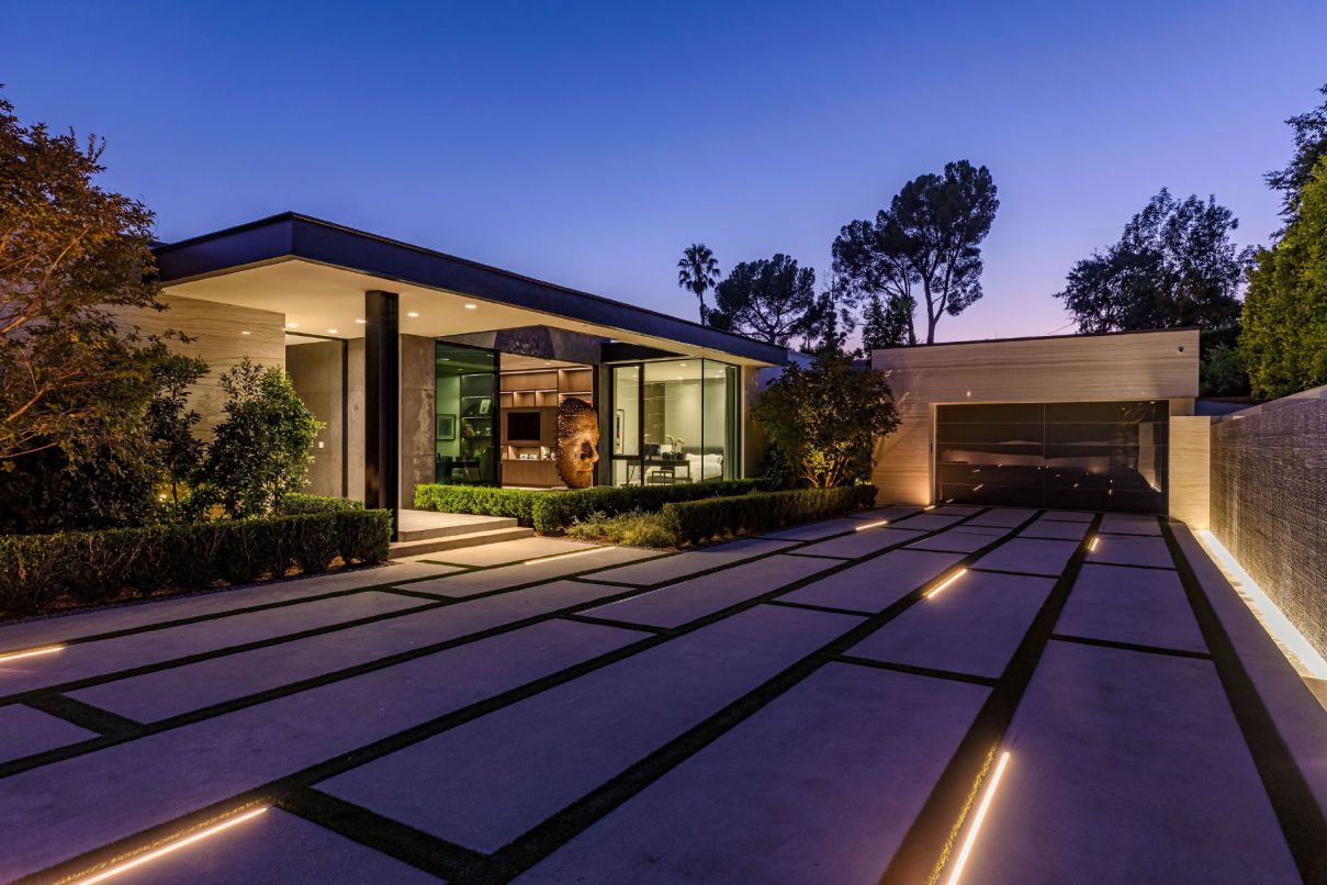 Beverly-Hills-New-Mansion-by-Paul-McClean-hit-Market-9