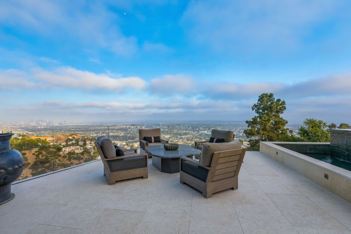 Brand-New-Blue-Jay-Way-Modern-Masterpiece-1616-Blue-Jay-Way-Los-Angeles-CA-11