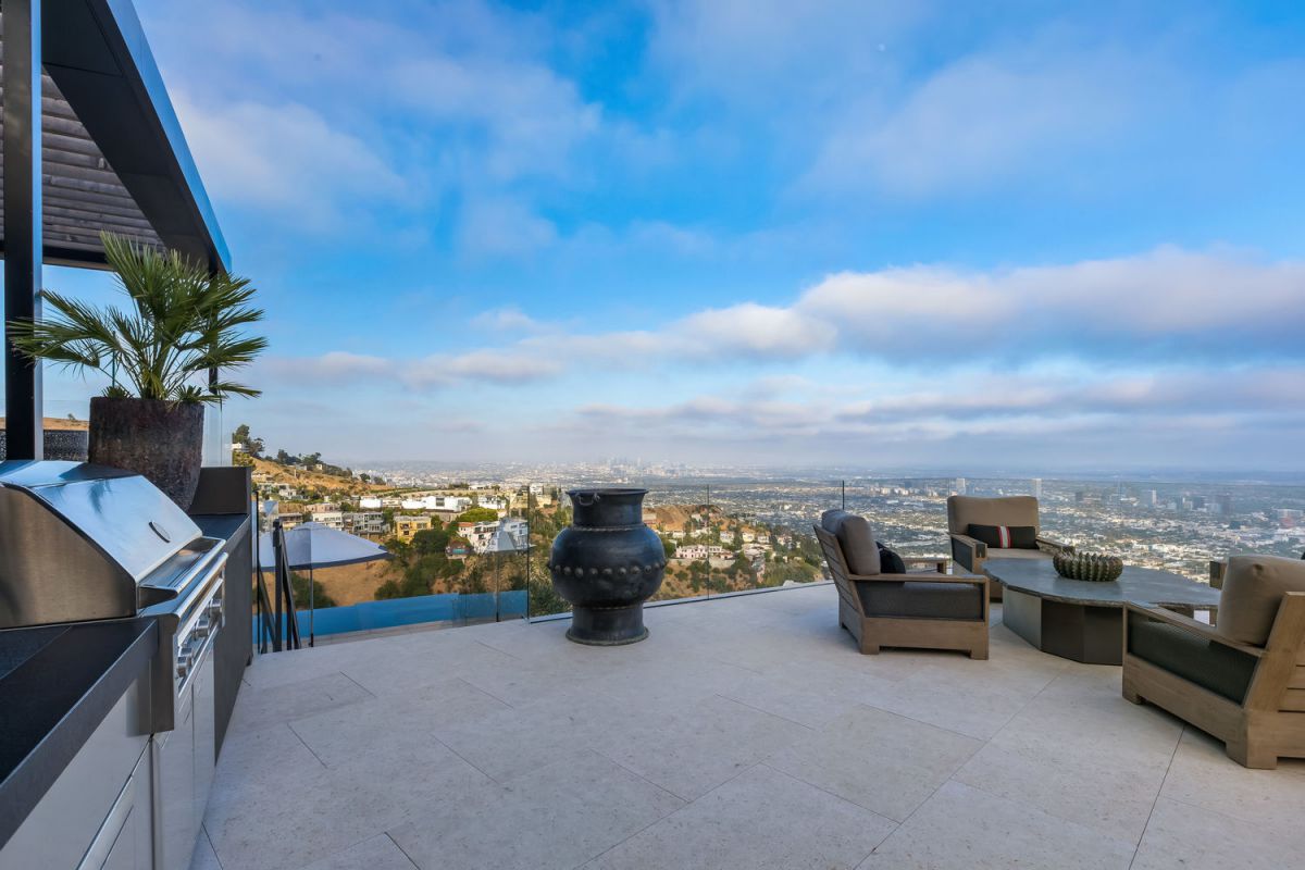 Brand-New-Blue-Jay-Way-Modern-Masterpiece-1616-Blue-Jay-Way-Los-Angeles-CA-12