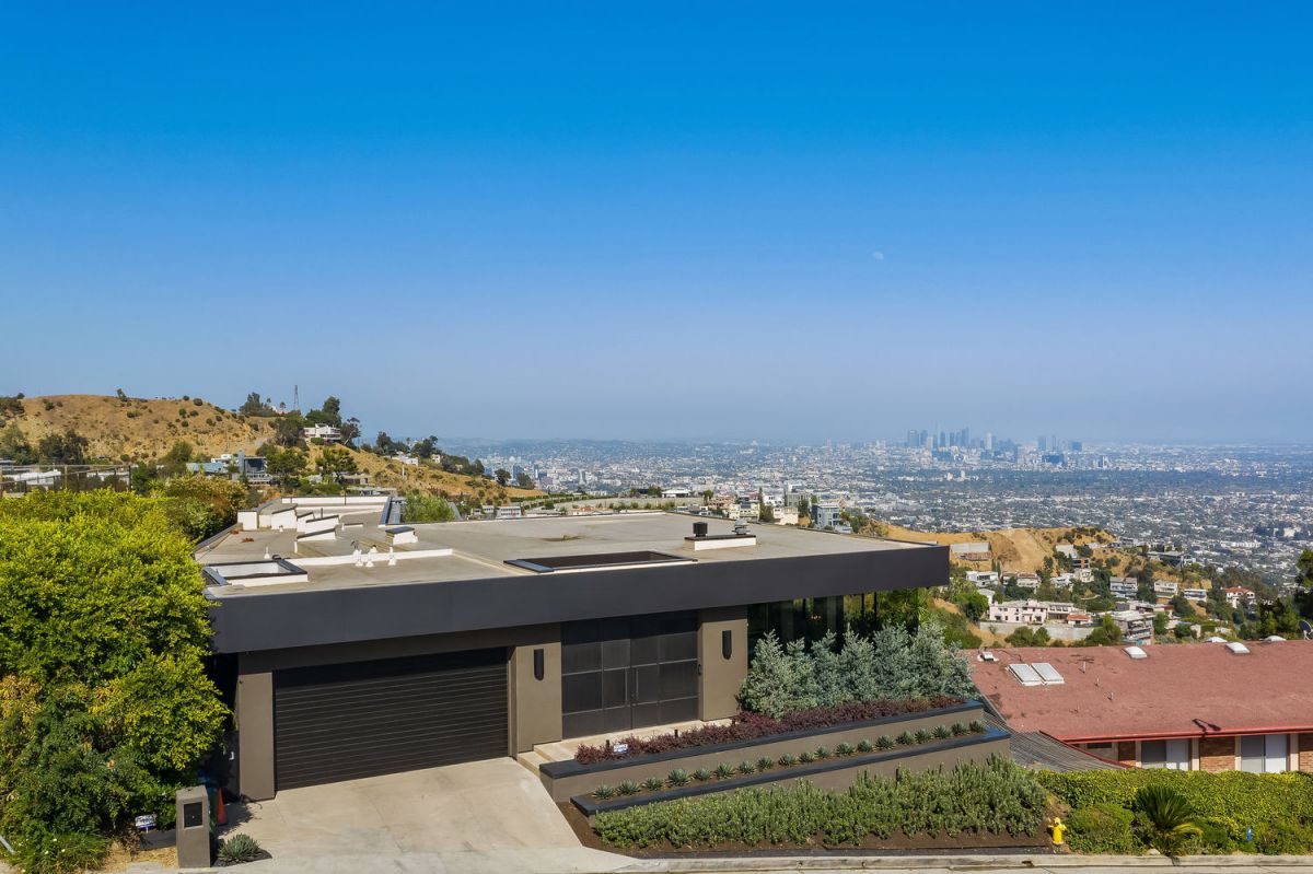 Brand-New-Blue-Jay-Way-Modern-Masterpiece-1616-Blue-Jay-Way-Los-Angeles-CA-2