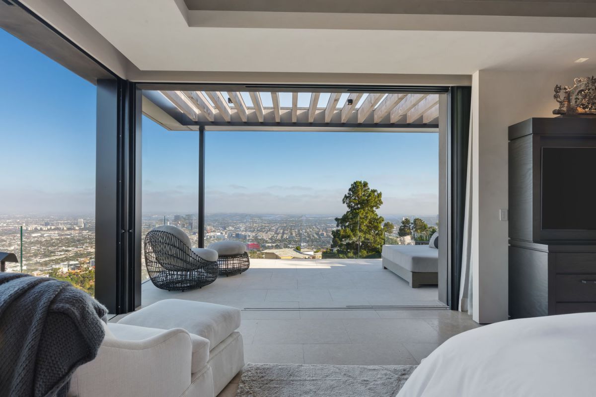 Brand-New-Blue-Jay-Way-Modern-Masterpiece-1616-Blue-Jay-Way-Los-Angeles-CA-34