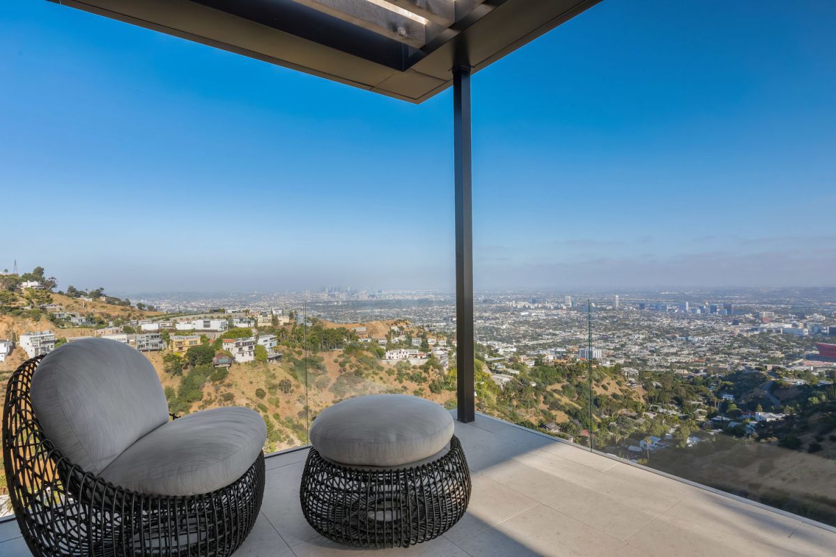 Brand-New-Blue-Jay-Way-Modern-Masterpiece-1616-Blue-Jay-Way-Los-Angeles-CA-35