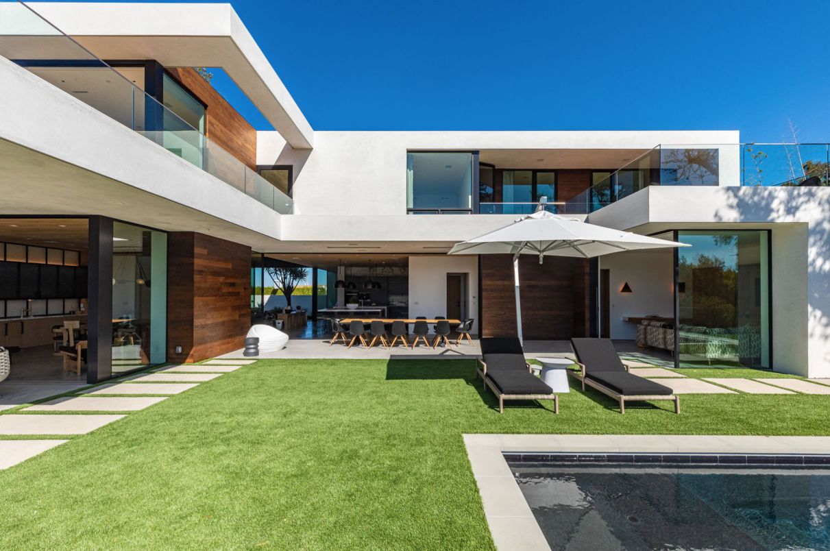 Brand-New-Contemporary-Bel-Air-Custom-Home-hit-Market-19