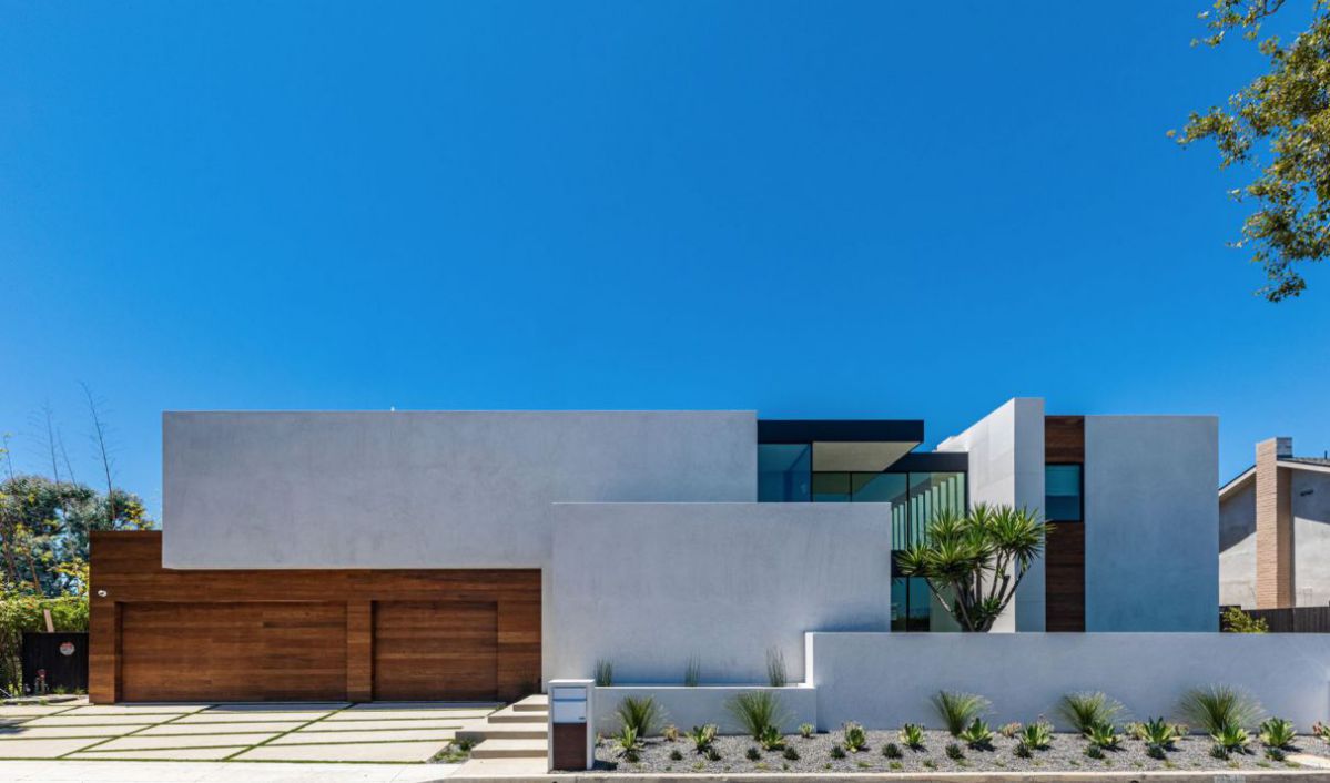 Brand-New-Contemporary-Bel-Air-Custom-Home-hit-Market-21