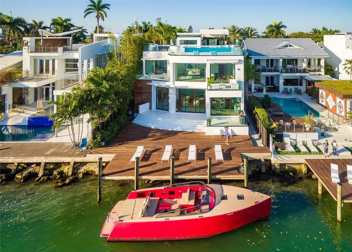 Breathtaking-San-Marco-Waterfront-Home-for-Rent-1374-S-Venetian-Way-B-Miami-Beach-1