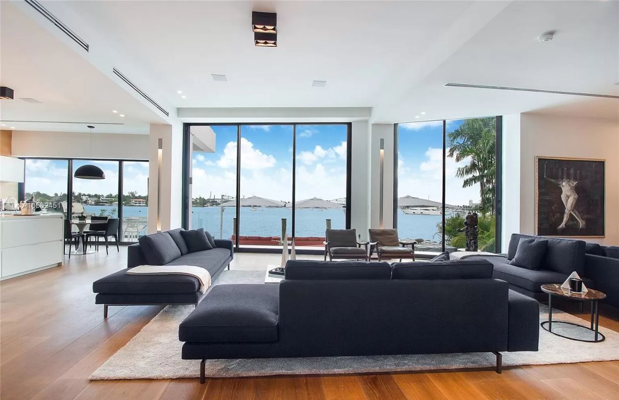 Breathtaking-San-Marco-Waterfront-Home-for-Rent-1374-S-Venetian-Way-B-Miami-Beach-11