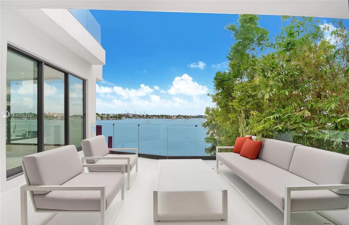 Breathtaking-San-Marco-Waterfront-Home-for-Rent-1374-S-Venetian-Way-B-Miami-Beach-14