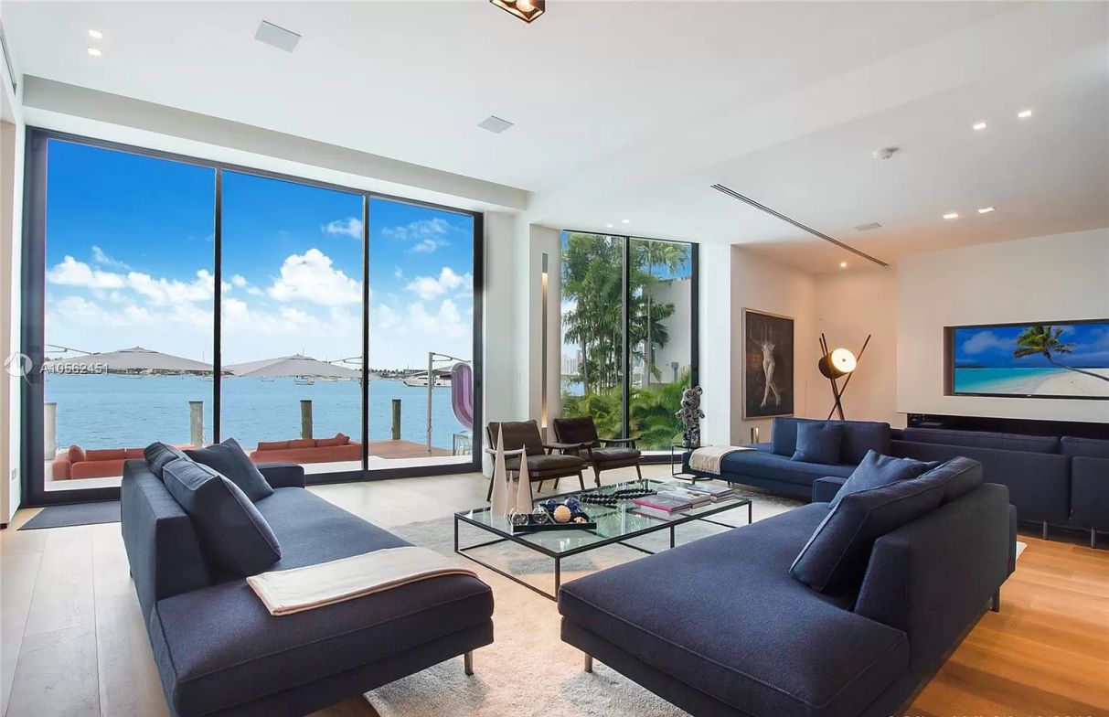 Breathtaking-San-Marco-Waterfront-Home-for-Rent-1374-S-Venetian-Way-B-Miami-Beach-15