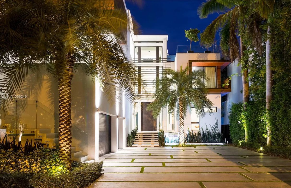 Breathtaking-San-Marco-Waterfront-Home-for-Rent-1374-S-Venetian-Way-B-Miami-Beach-22