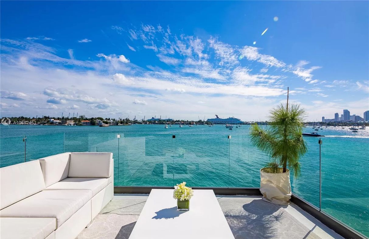 Breathtaking-San-Marco-Waterfront-Home-for-Rent-1374-S-Venetian-Way-B-Miami-Beach-5