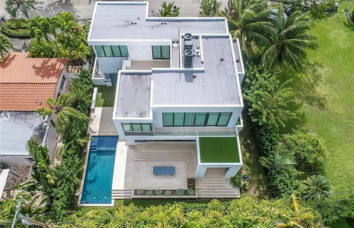 Buttonwood-Drive-Modern-Home-in-Key-Biscayne-on-Market-1