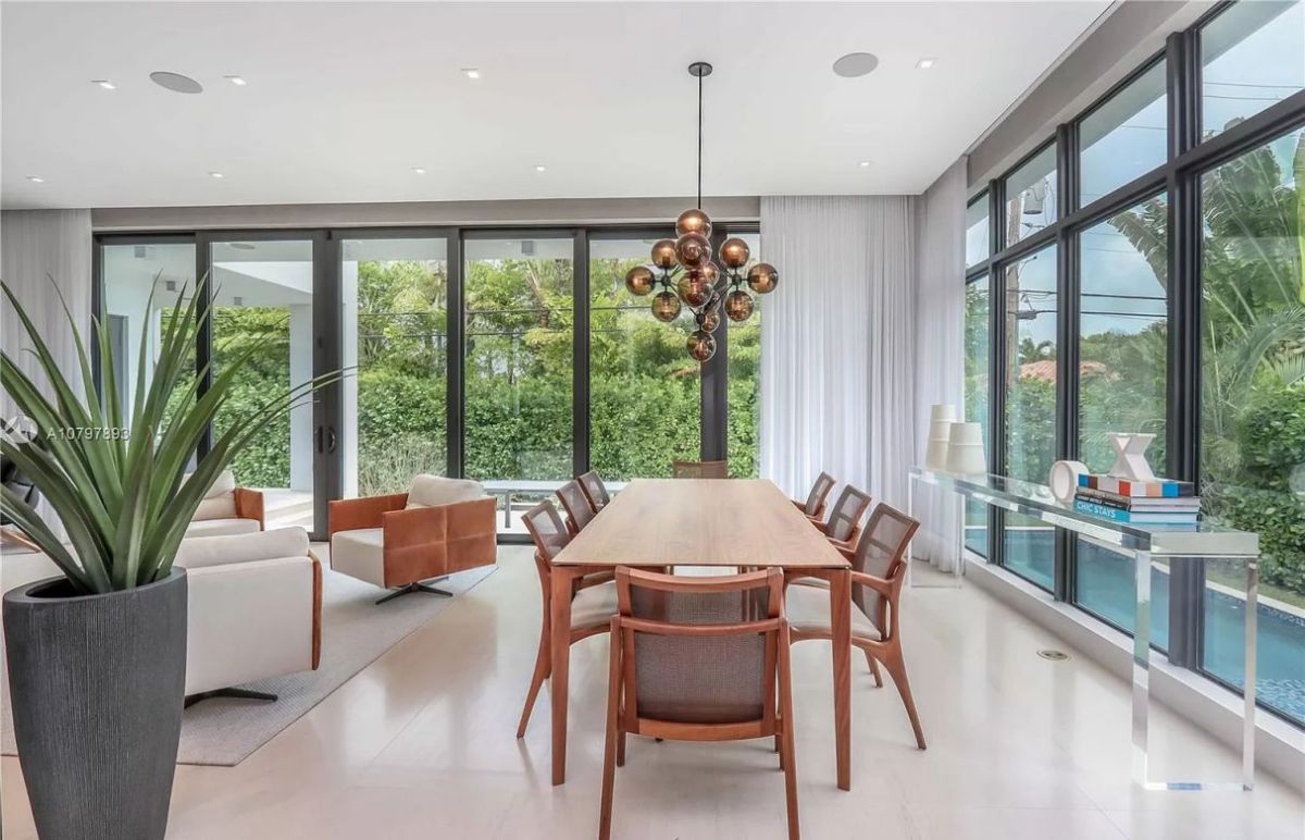 Buttonwood-Drive-Modern-Home-in-Key-Biscayne-on-Market-14