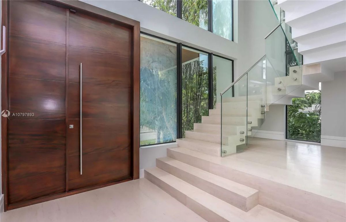 Buttonwood-Drive-Modern-Home-in-Key-Biscayne-on-Market-22