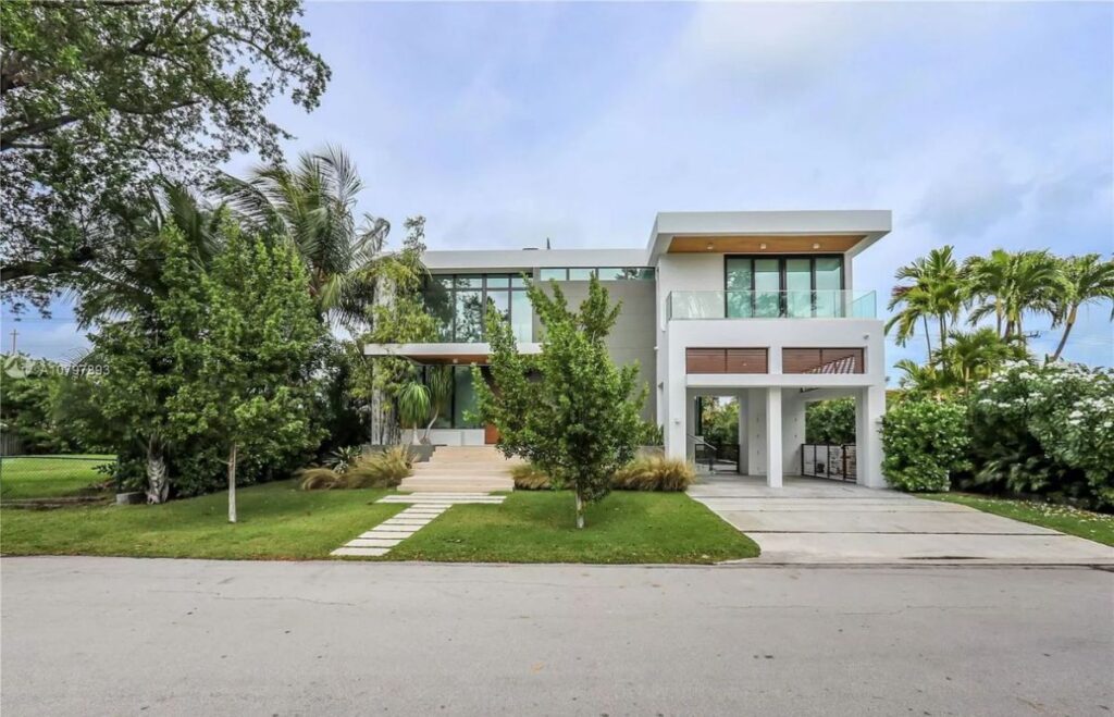 Buttonwood Drive Modern Home in Key Biscayne on Market