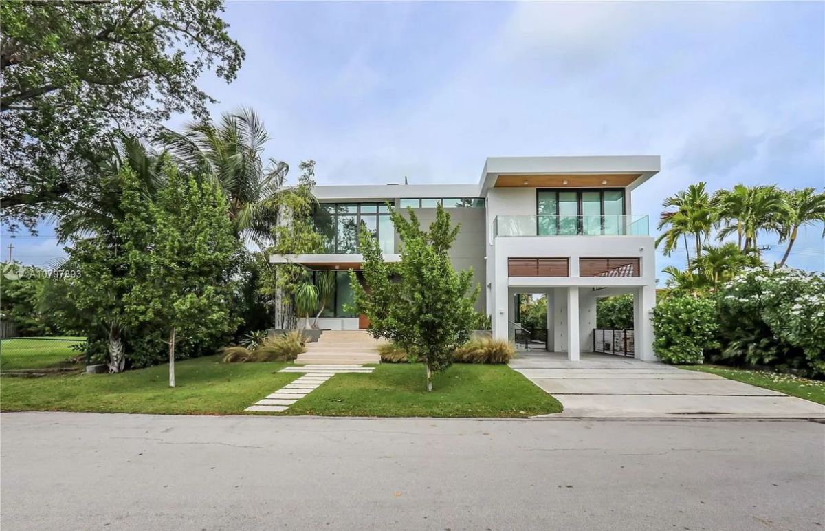 Buttonwood-Drive-Modern-Home-in-Key-Biscayne-on-Market-3