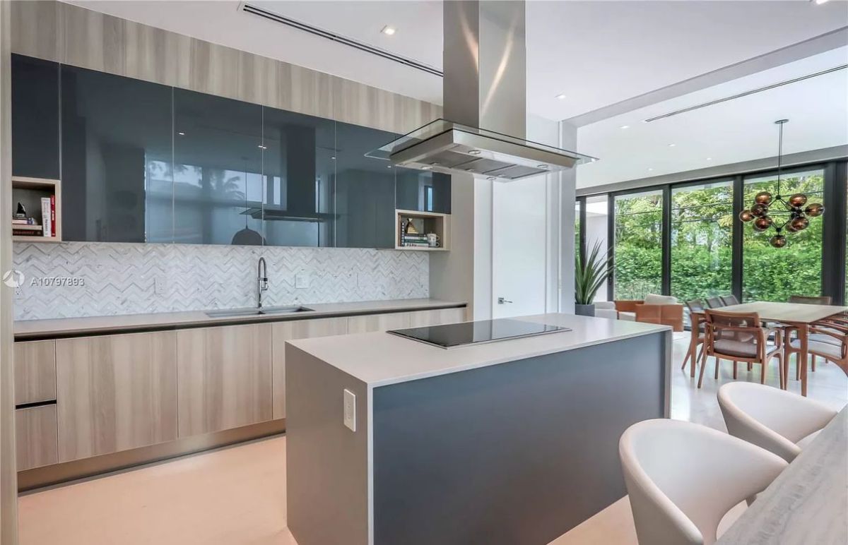 Buttonwood-Drive-Modern-Home-in-Key-Biscayne-on-Market-8