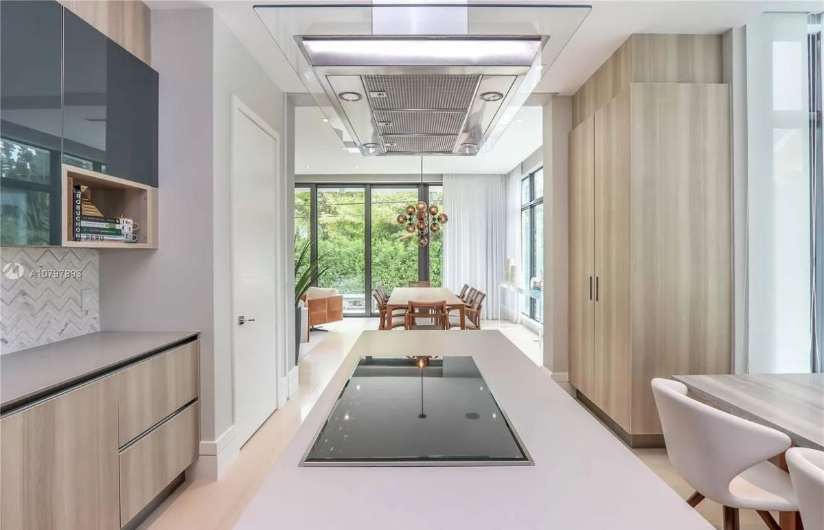 Buttonwood-Drive-Modern-Home-in-Key-Biscayne-on-Market-9