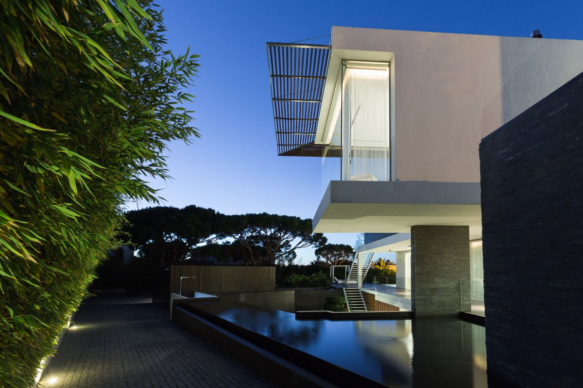 Casa-Dixon-in-Portugal-by-Arquimais-Architecture-and-Design-6