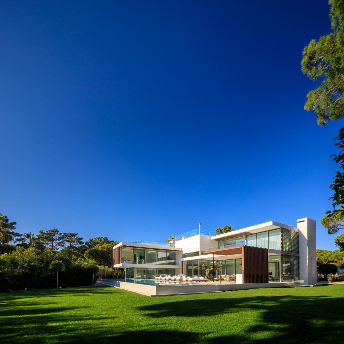 Casa-MG-in-Algarve-Portugal-by-Vasco-Vieira-Arquitectos-4